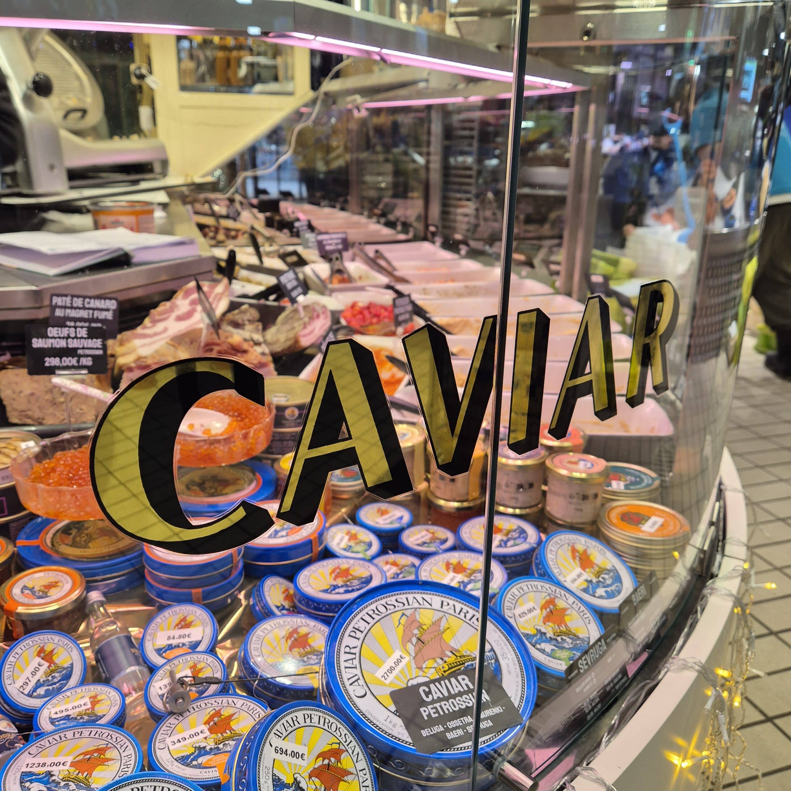 vitrine feuille d'or effet miroir caviar