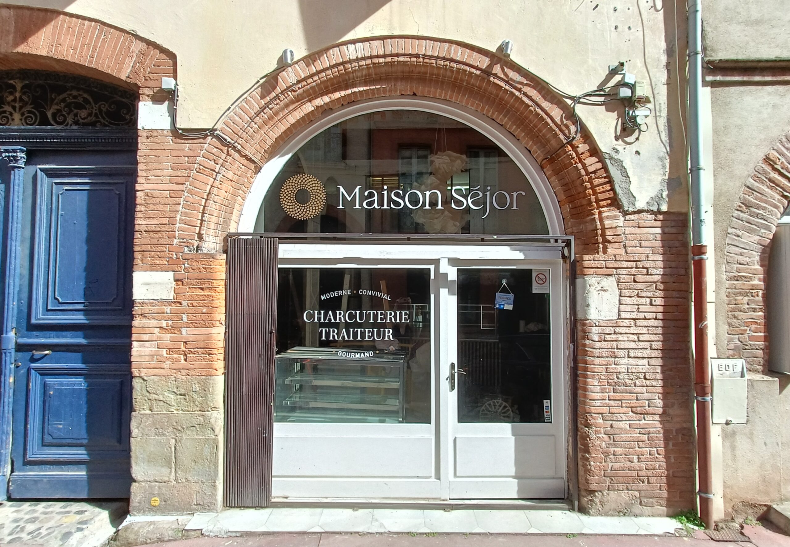 maison séjor façade devanture vitrine peinte