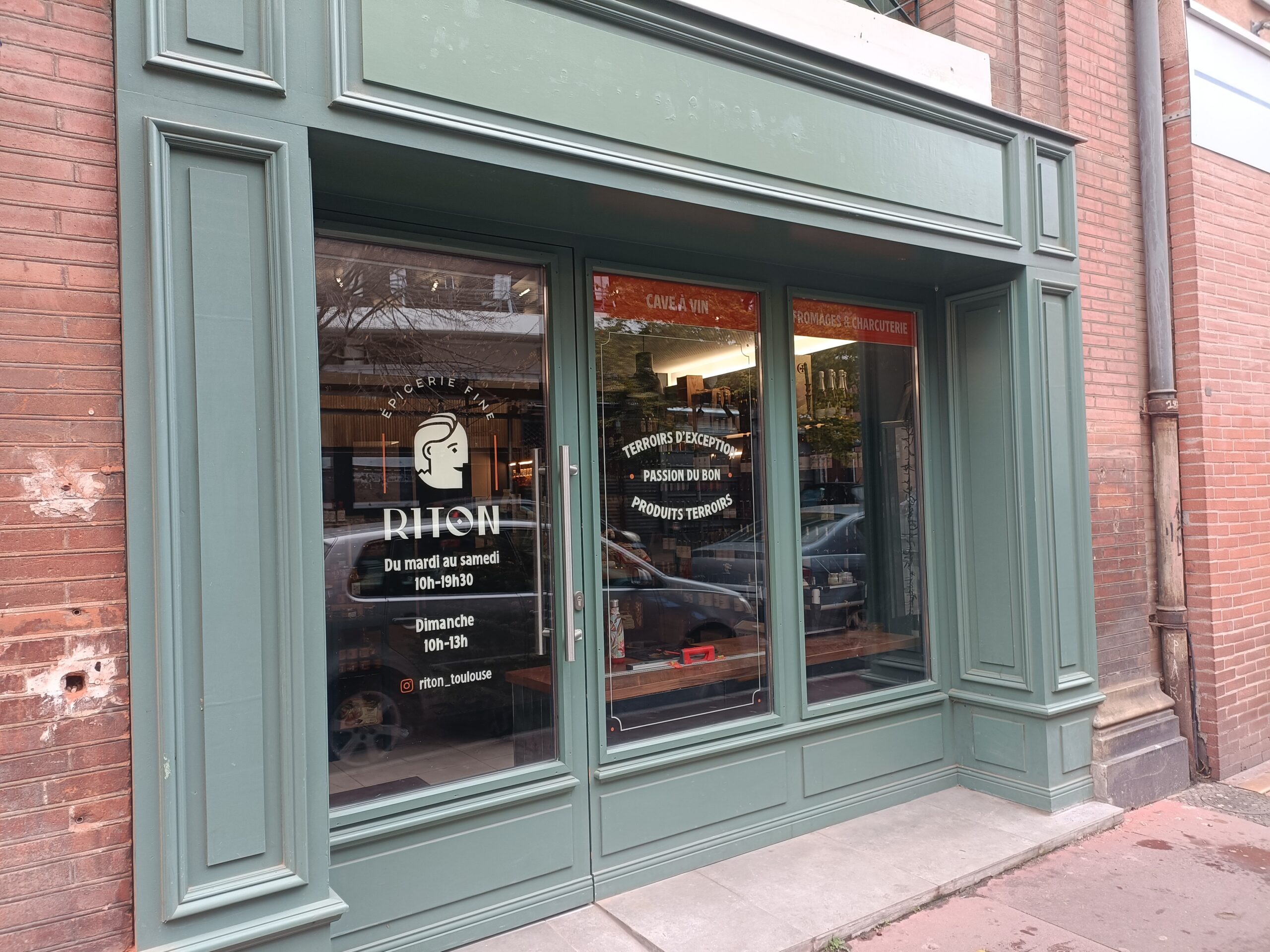 devanture et vitrine epicerie riton